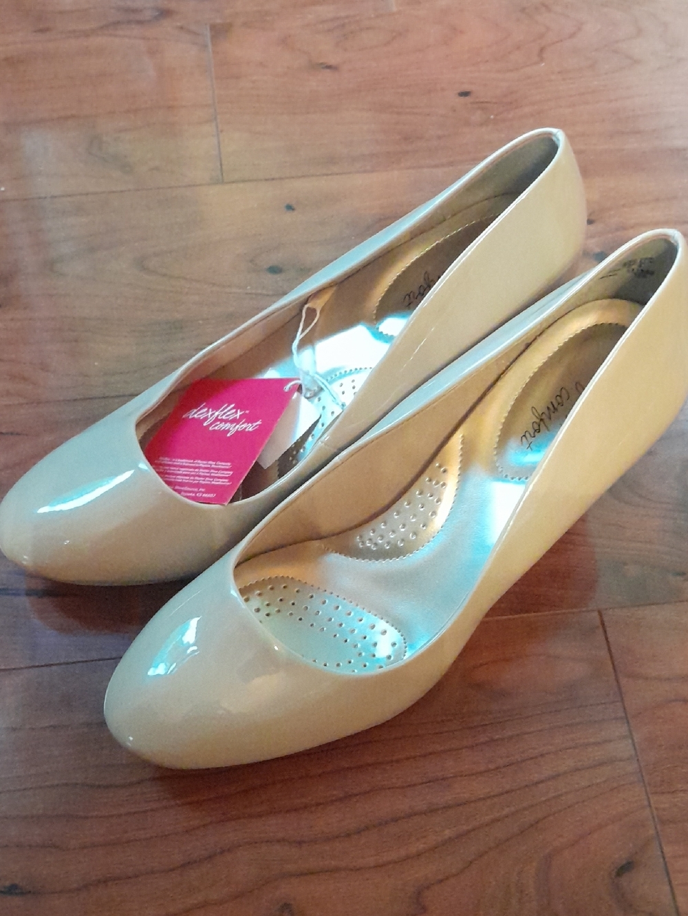 Dexflex Comfort Patent Beige Mid Heel Pumps Sz 10W NWT